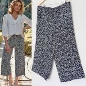 J. Jill Stylish Navy and White Floral Wide Leg Cropped Women's Pants